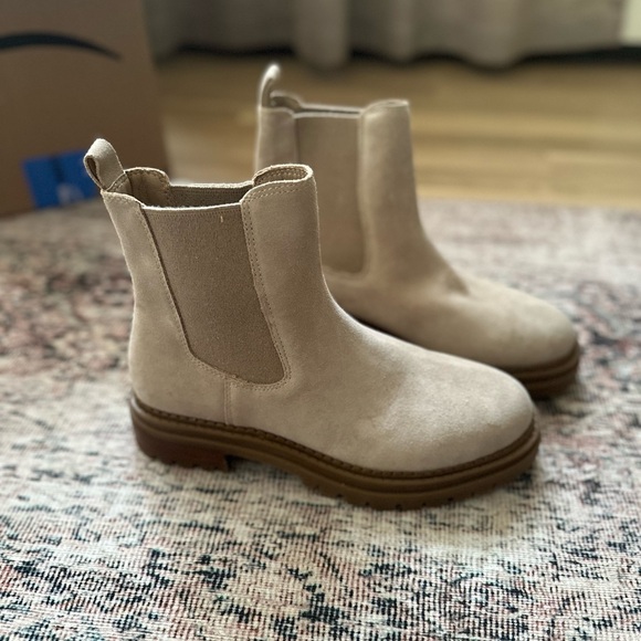 Steve Madden Chelsy Chelsea Bootie - Picture 1 of 4